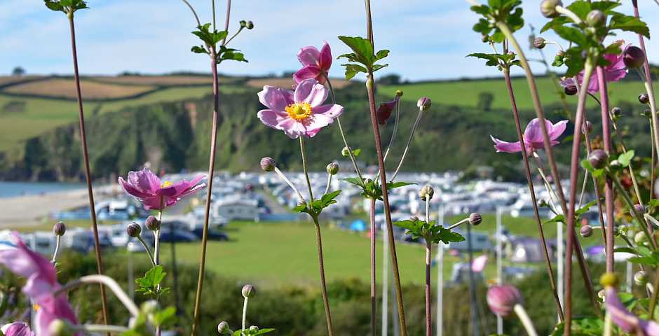 How to reduce your plastic waste on holiday